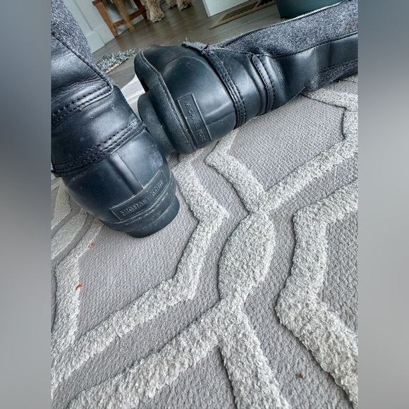 Women’s size 8 Michael Kors rain/snow boots - Picture 5 of 9